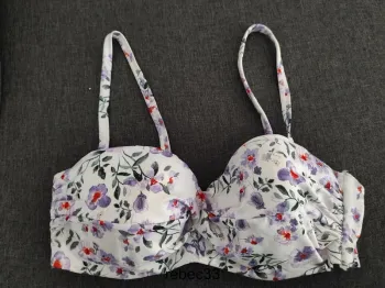 Haut maillot de bain fleurs h&m (80C EUR/95C)