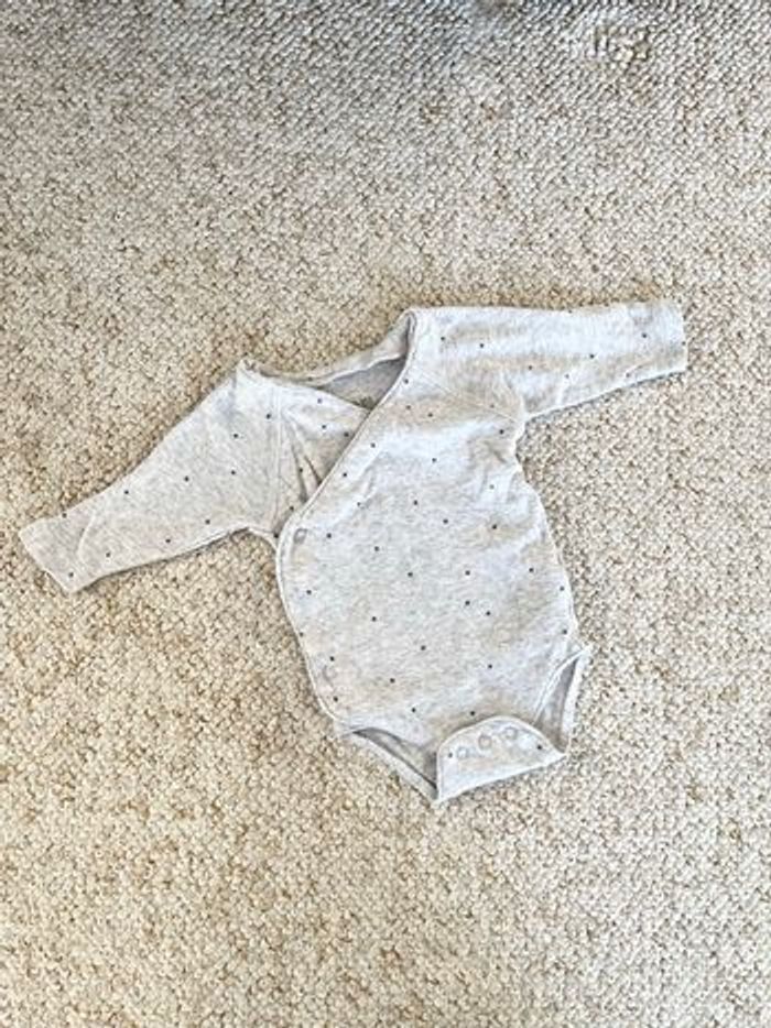 Lot bodies Kiabi 1 mois - photo numéro 3