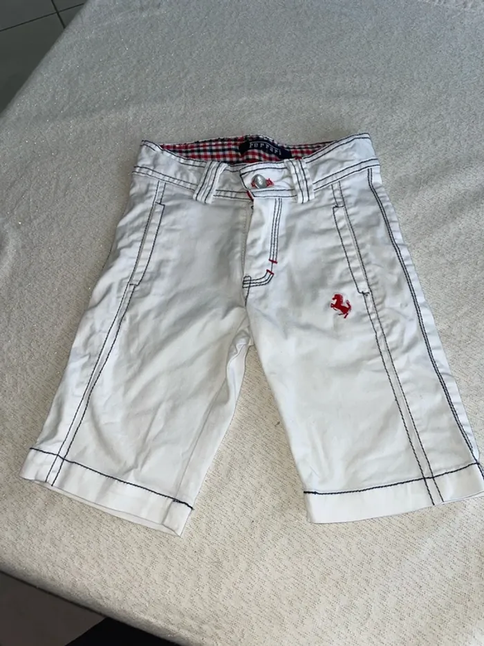 Short Ferrari, 12 mois