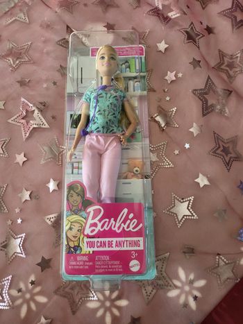 Poupée de barbie docteur