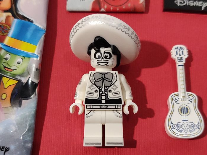 Minifig Lego Coco - Ernesto de la Cruz - Disney 100 ans - Parfait État - avec sachet - Lego Original - photo numéro 2