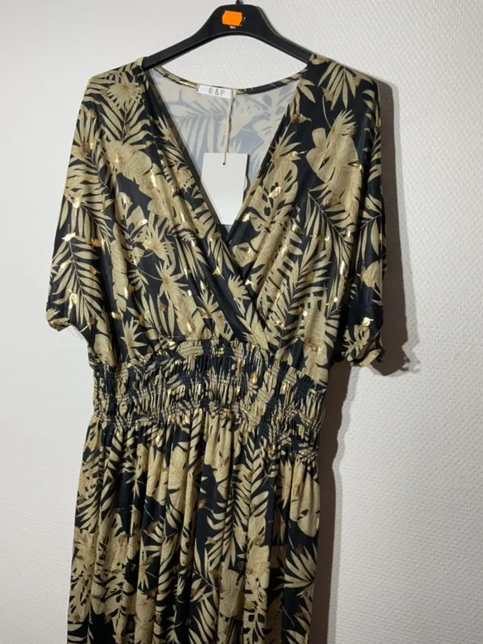 Robe magique fleuris femme taille unique (38-52)- E&F - neuve avec étiquette - photo numéro 2