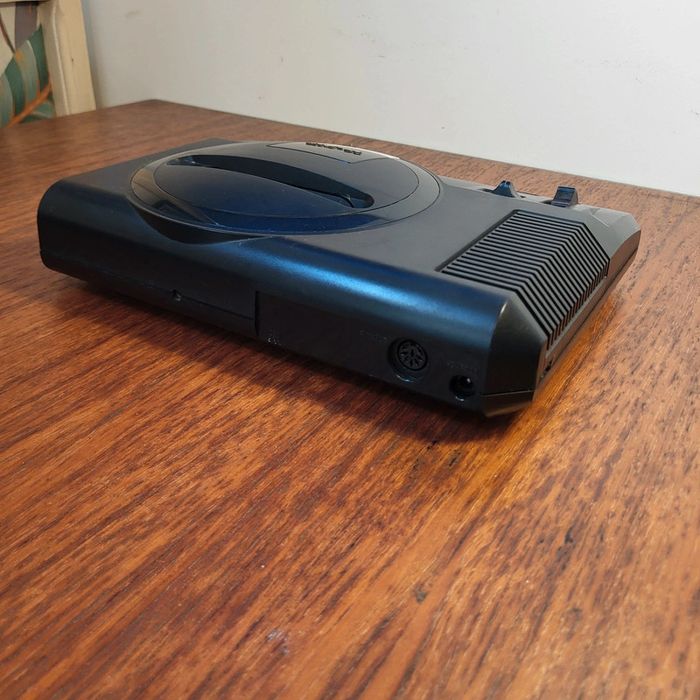 Sega Mega Drive 16 Bit plus 2 manette officielle - photo numéro 9