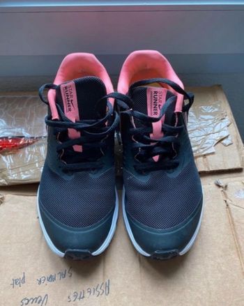 Nike noire, rose et blanche, taille 36