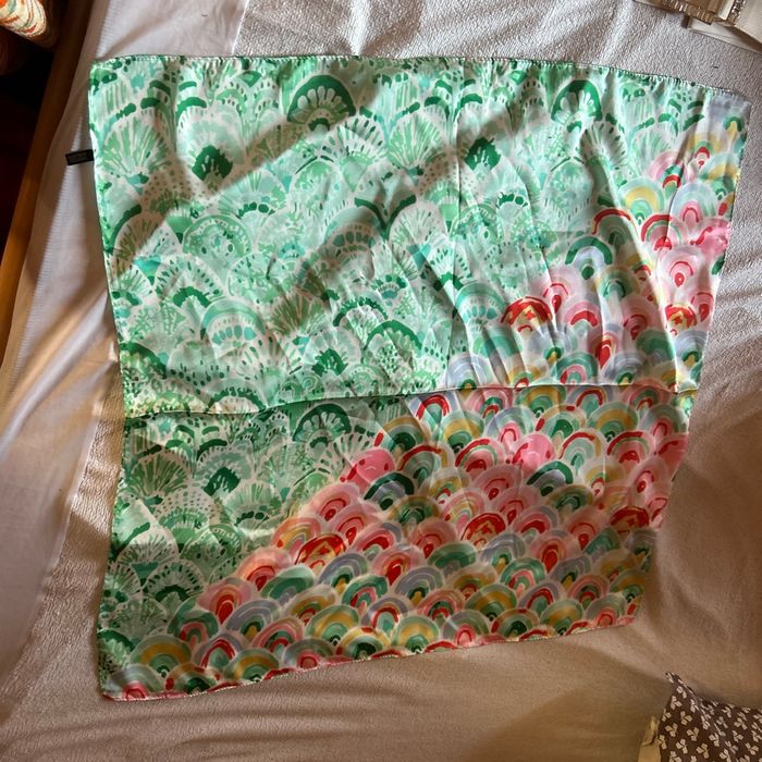 Foulard vert avec des motifs - photo numéro 4