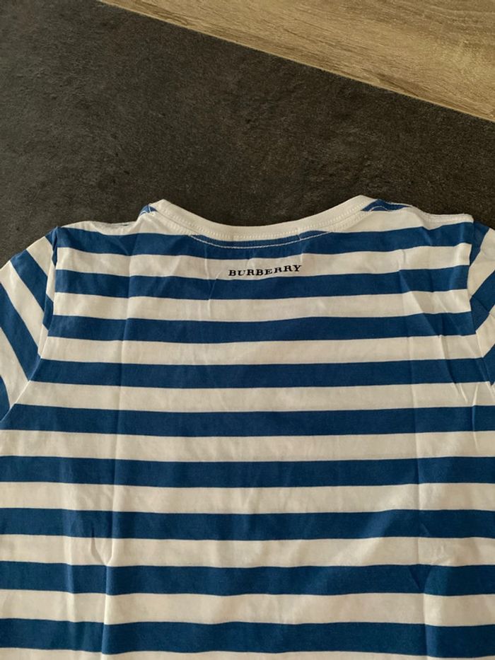 T-shirt Burberry 6 ans très bon état - photo numéro 2