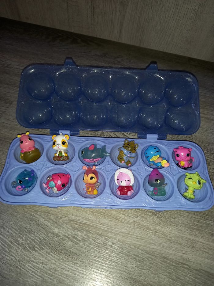 boite oeuf bleu hatchimals avec 12 hatchimals