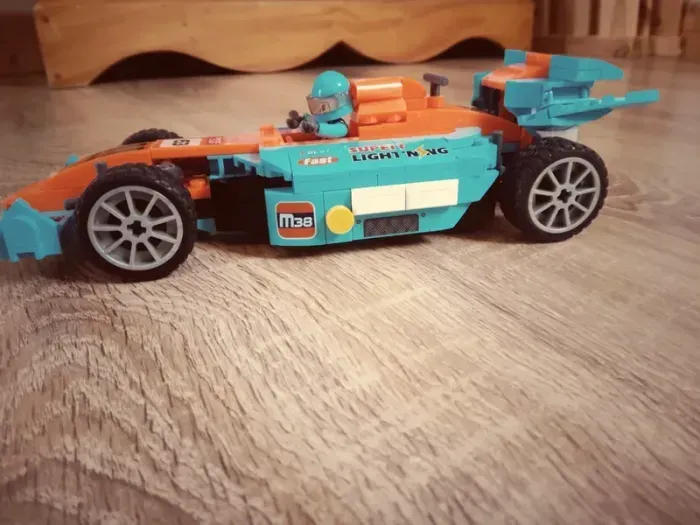 Voiture de course type lego - photo numéro 3