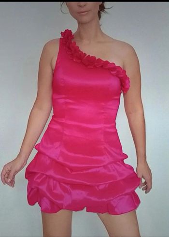 Robe cocktail satinée asymétrique chic taille 36