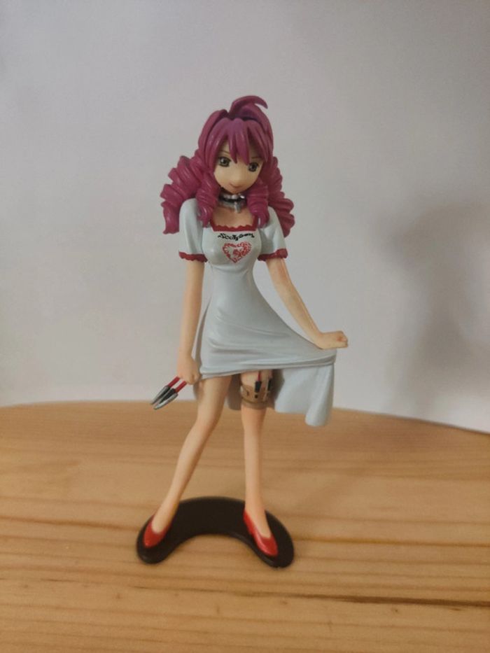 Figurine manga anime Emi ISUZU