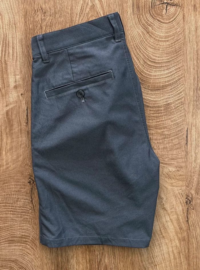 Très joli short homme gris foncé Puma (logo brodé) pour homme, taille S - photo numéro 3