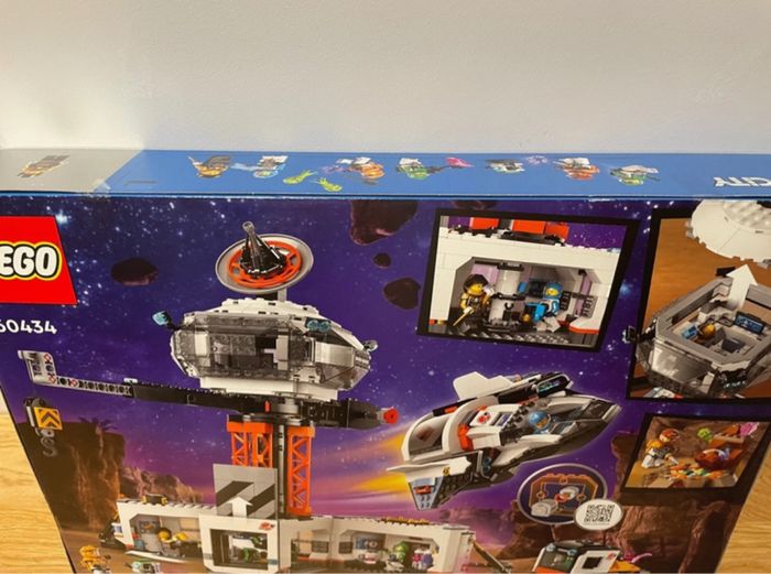 Lego City 60434 La station spatiale et la base de lancement de fusées - photo numéro 2
