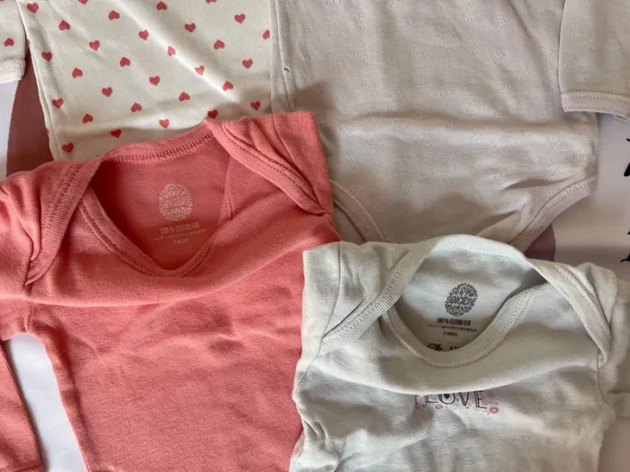 Lot de 4 bodies manches longues pour bébé fille, taille 9 mois - photo numéro 3