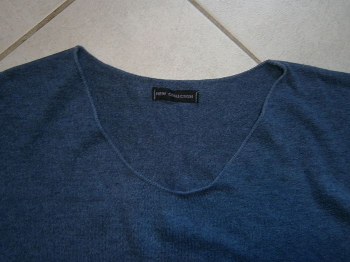 Pull bleu avec sequins rosés Taille 42 - photo numéro 2