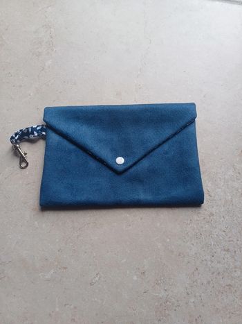 Pochette en velours marine