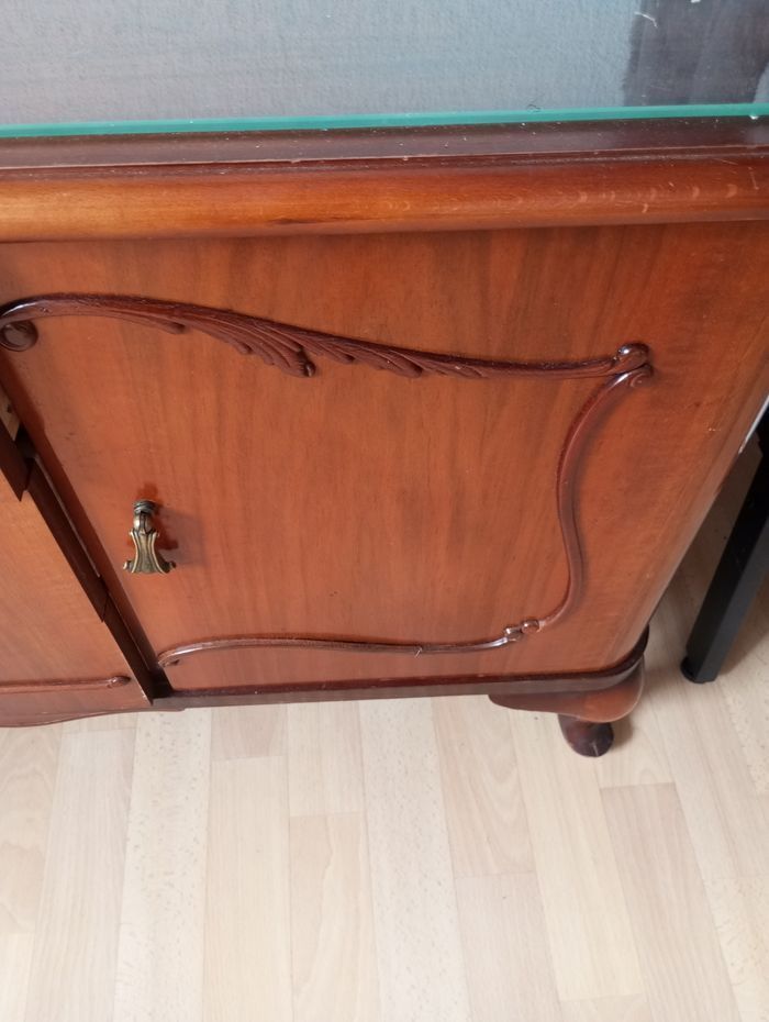 Buffet vintage bois avec rangement et plateau verre
🤎 - photo numéro 6