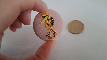 Sublime broche brodée hippocampe originale