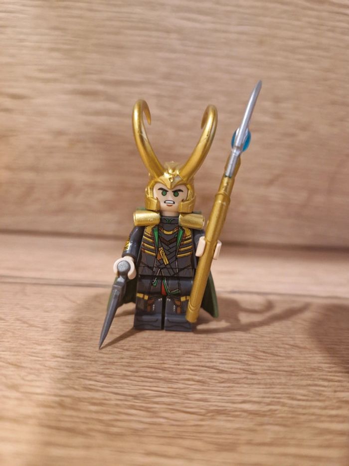 Figurine type lego Loki Thor Marvel