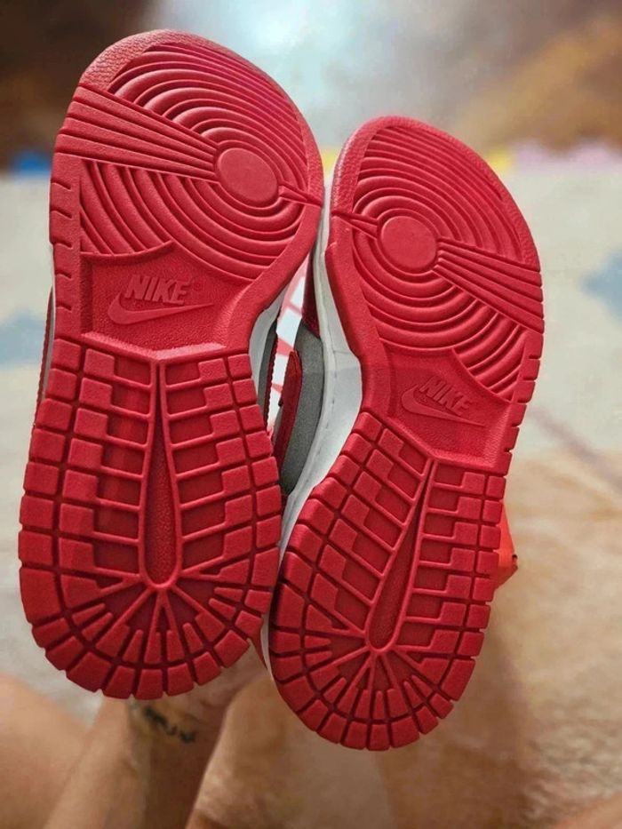 Nike Dunk Low w ess snkr grey/ varsity red- White Taille 38.5 - photo numéro 3