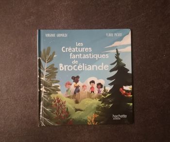 Livre Les créatures fantastiques de Broceliande neuf