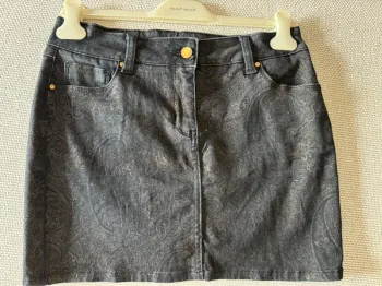 Jupe droite Naf Naf noire et dorée brillante, taille 36 en très bon état