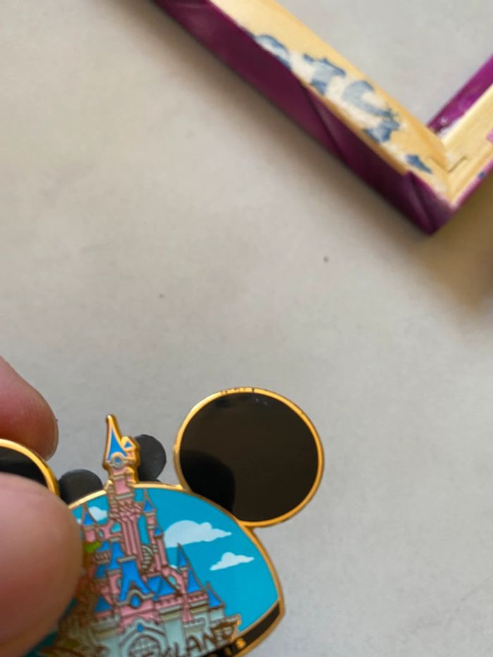 Pin's disney chapeau - photo numéro 2