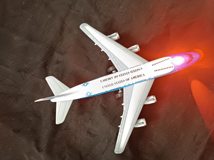 Avion métal  lumineux - photo numéro 4