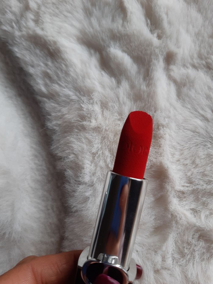 Rouge Dior

Rouge à lèvres couleur couture - finis velvet, satin et nouveau veil - soin floral hydratant - - photo numéro 2