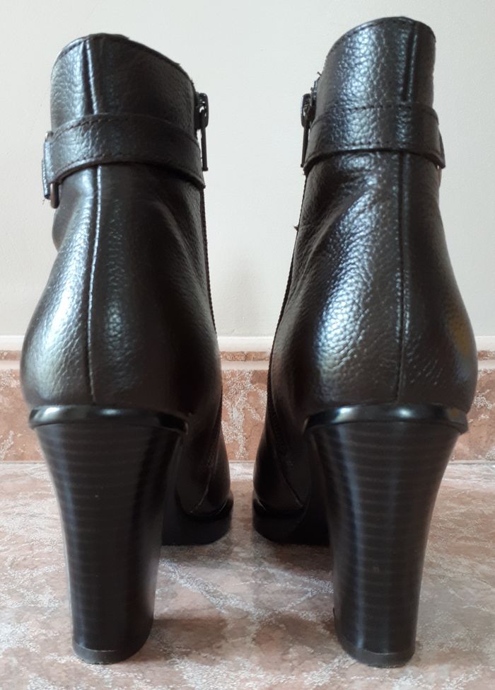 Boots à talon carré avec bride à boucle métallique - photo numéro 2