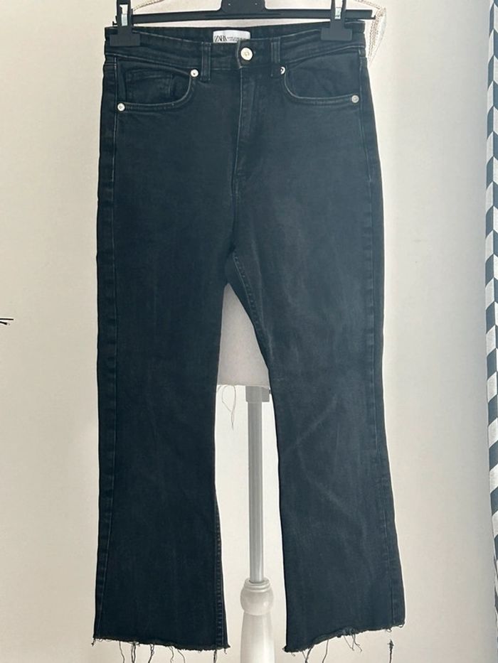 Jean taille haute Zara, bas évasé , taille 38 - photo numéro 2