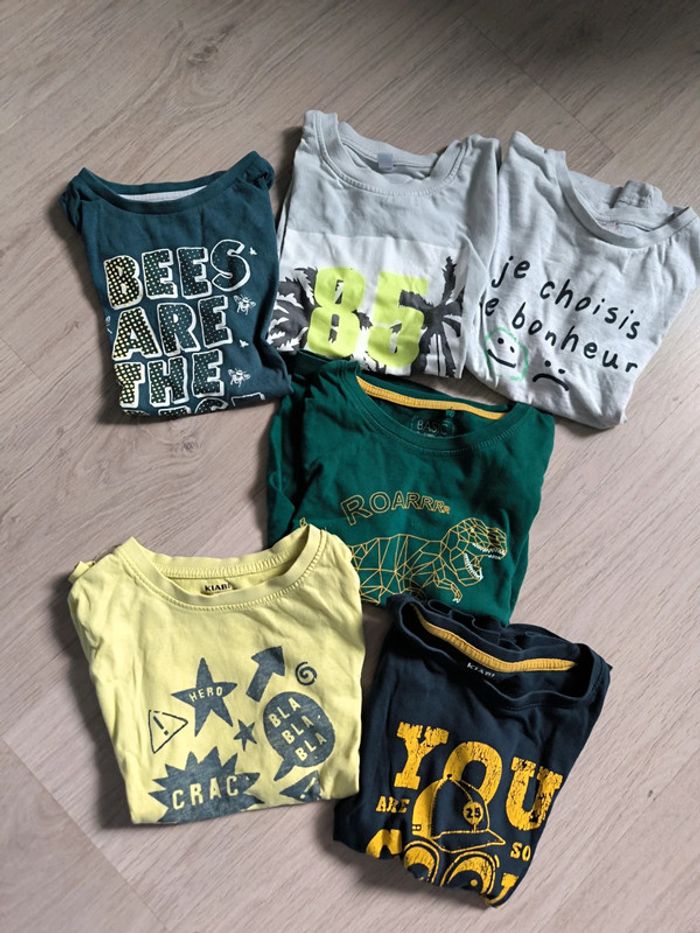 Lot de 5 t-shirt garçon.  4/5ans.