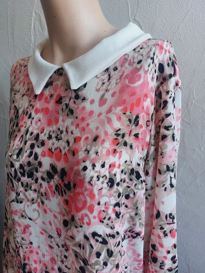 Blouse fleurie avec col blanc Taille 46/48 - photo numéro 4