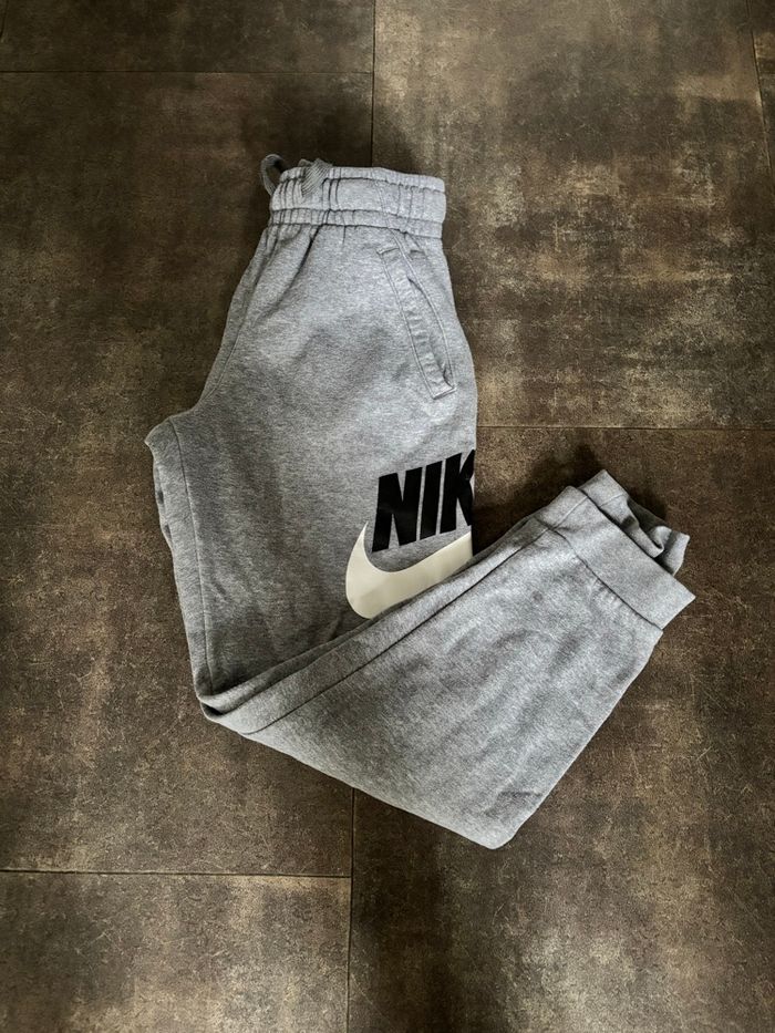 jogging gris nike