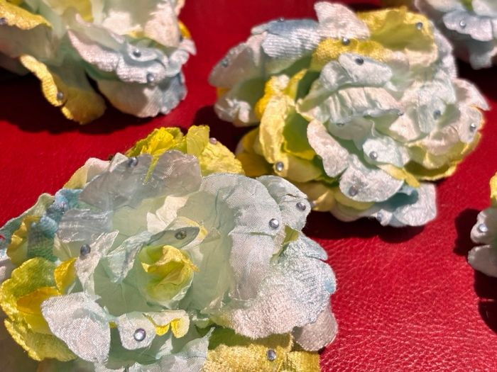 Lot 5 fleurs broche vert bleu avec strass - photo numéro 3