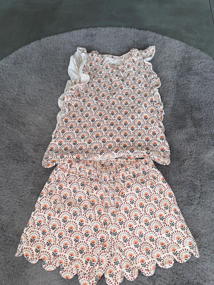 Ensemble filles taille 116 c&a très bonne etat
