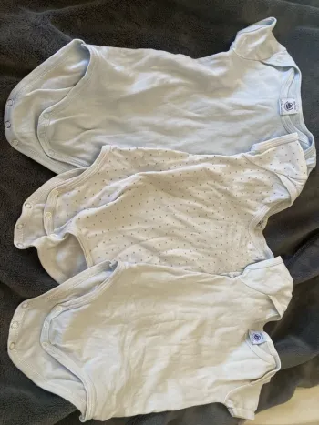 Lot bodies Petit Bateau 18mois