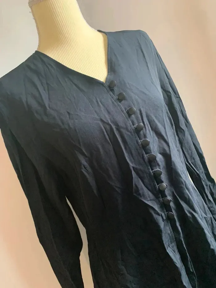 Tunique noire à manches longues – Taille 40/42 - photo numéro 2