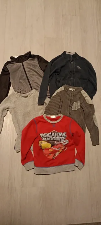 Lot de 5 sweats/gilets/pull de taille 6 ans