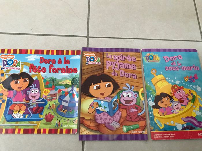 Lot livres dora