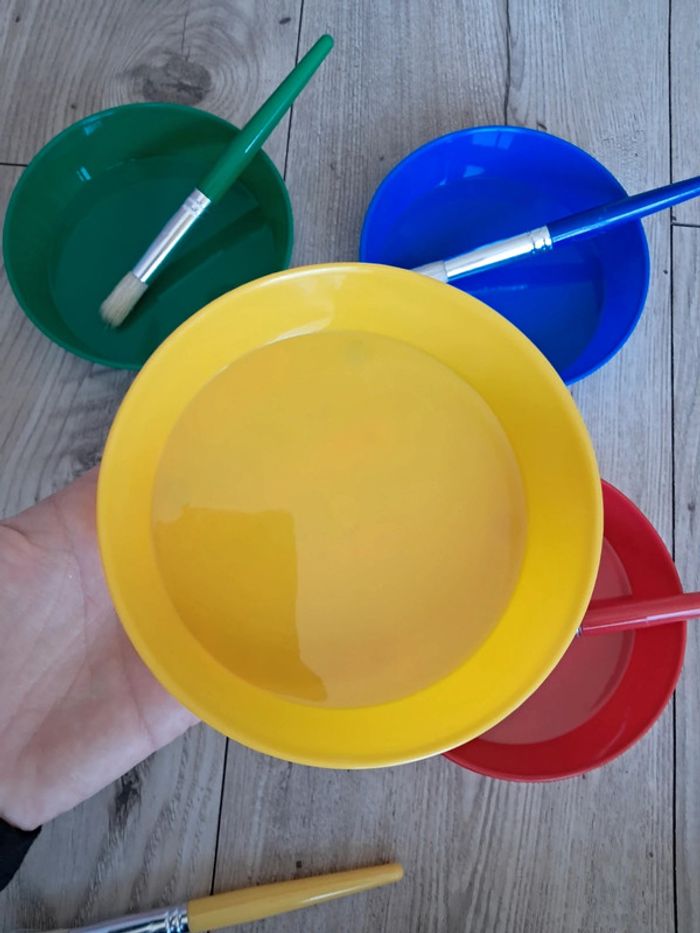 Kit activités sensorielles couleurs peinture avec les bols et pinceaux - photo numéro 3