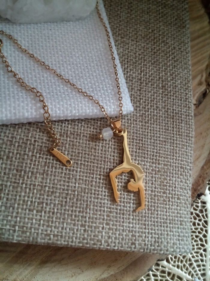 Collier femme gymnaste et pierre de lune bleuté - photo numéro 2