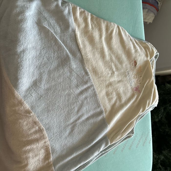 Vends lot de deux gigoteuses Disney et mots d enfant 0/6 mois en bon état - photo numéro 2