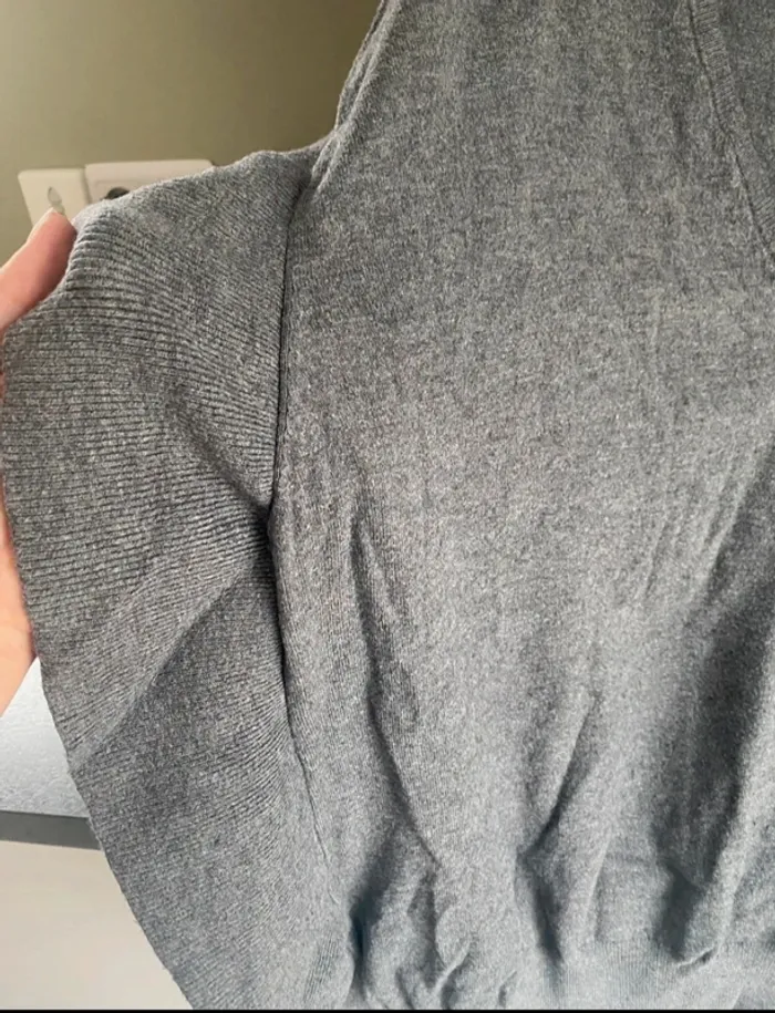 Pull ZARA gris foncé - photo numéro 3