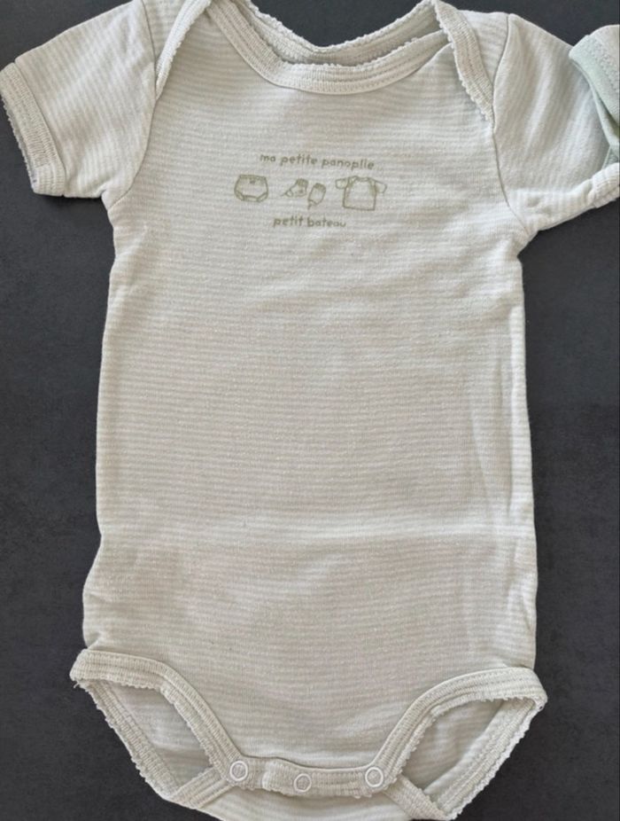 3 bodies petit bateau 6 mois - photo numéro 5