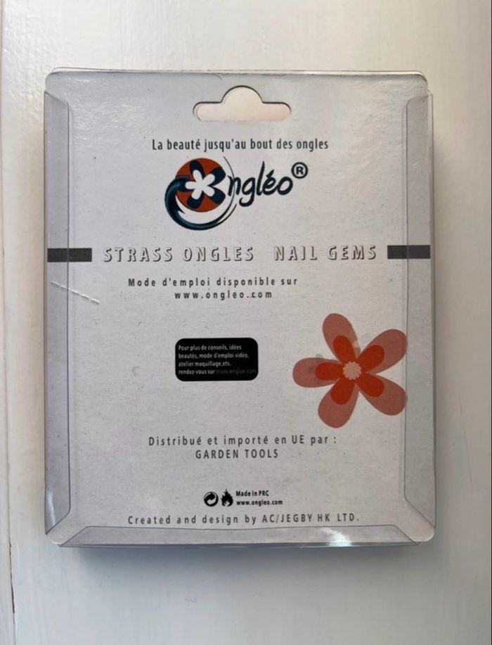 Strass nail art - photo numéro 2
