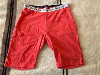 Petit short long rouge orangé T.32-34