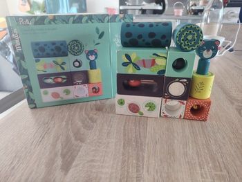 Cubes d'activités sonores,sensoriels et à empiler Moulin Roty