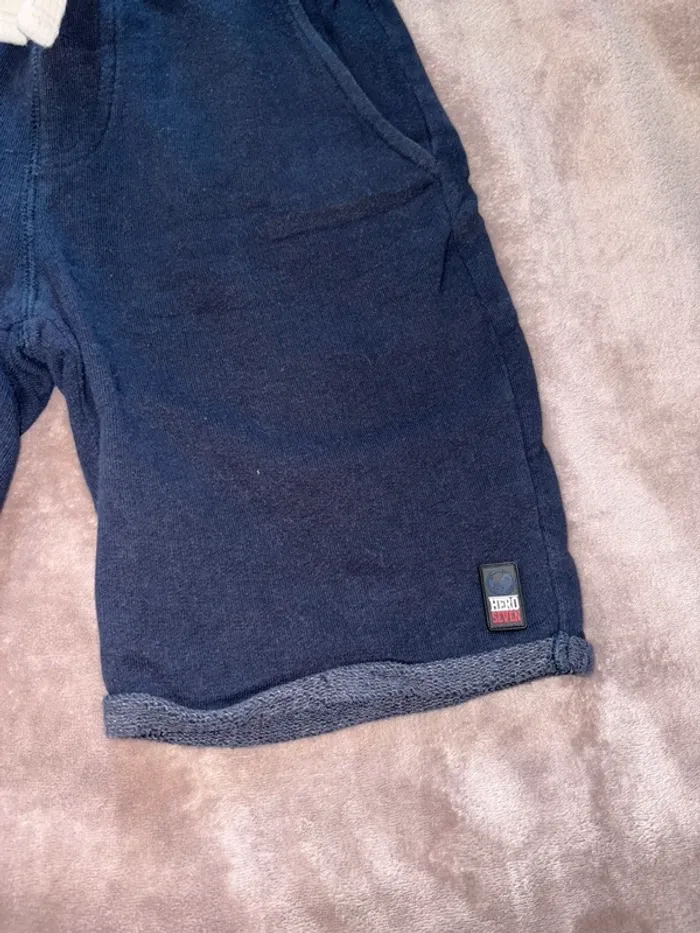 Short bermuda Hero seven garçon taille 12 ans en bon état couleur bleu marine. - photo numéro 3