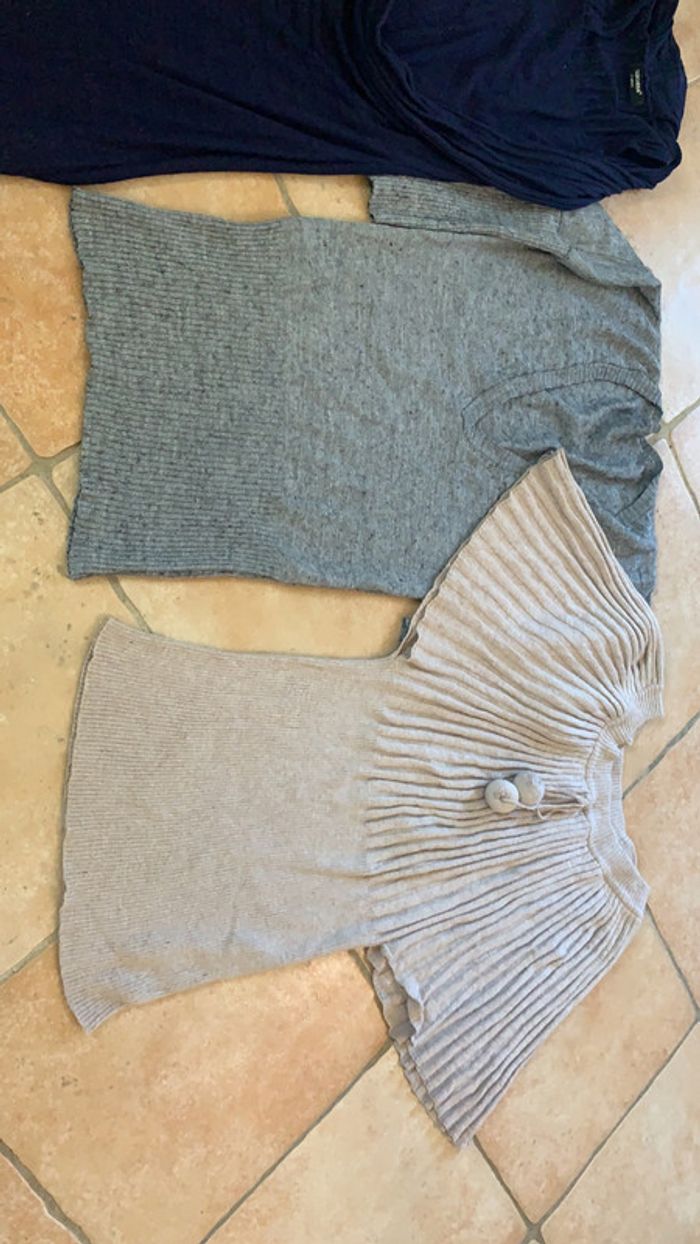 1 robe et 2 pulls taille S - photo numéro 3