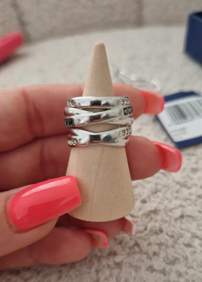 Bague Swarovski taille 50 état neuf - photo numéro 13